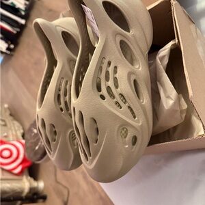 Yeezy Foam Runner in Tan